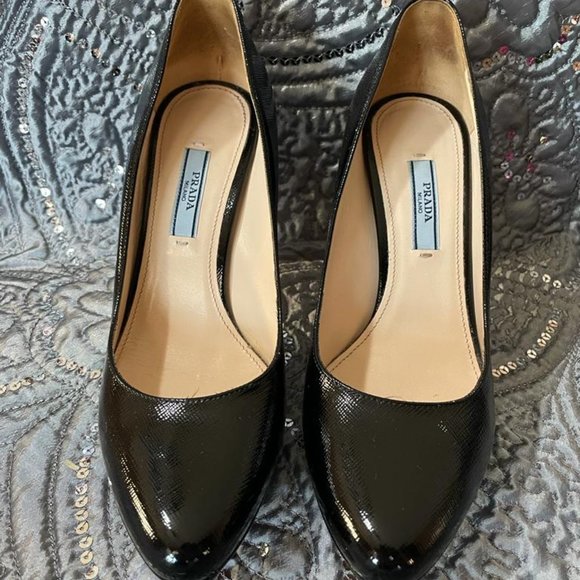 $950 Sz 7 Prada Women Patent Leather Black Platform Pumps (US 7) 4" heel - Picture 2 of 8